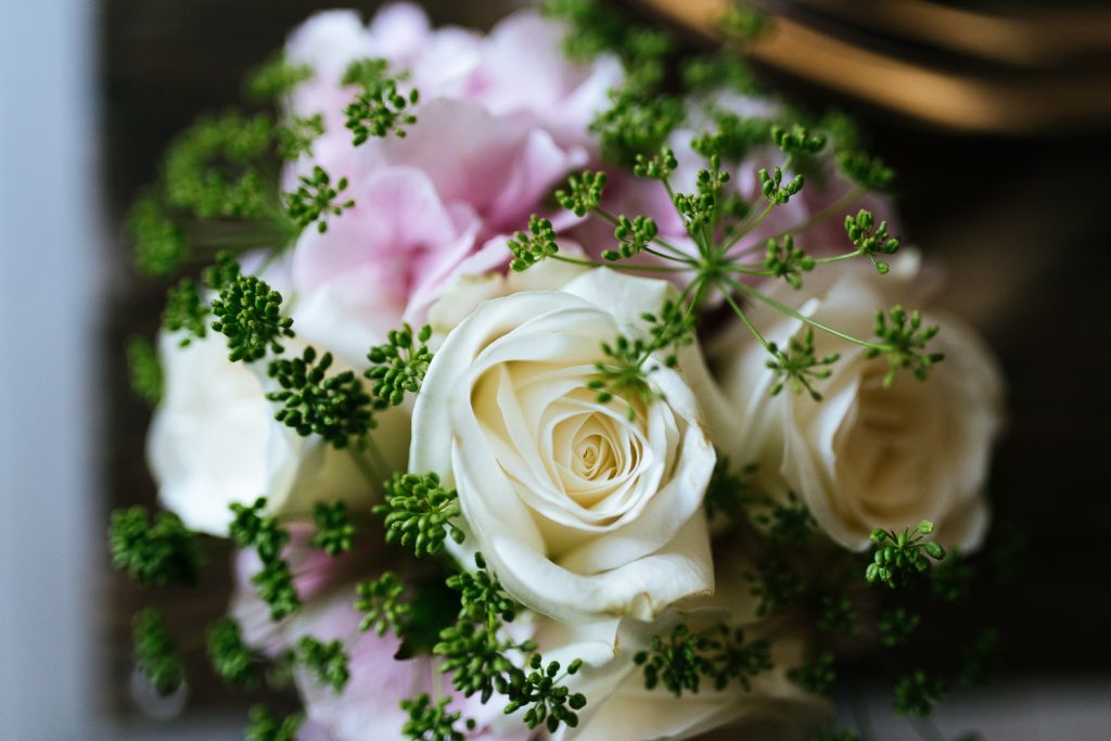 blumenschmuck auf der hochzeit in schlepzig